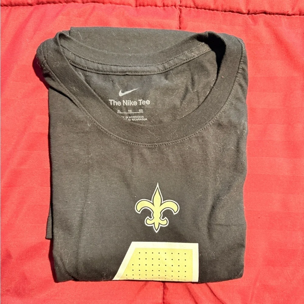 Nike Men's Derek Carr New Orleans Saints T-shirt - Picture 3 of 3